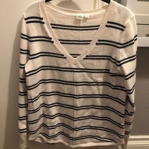 Gap v-neck sweater